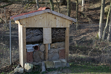 Insektenhotel an der Feuerwehr in Bremke