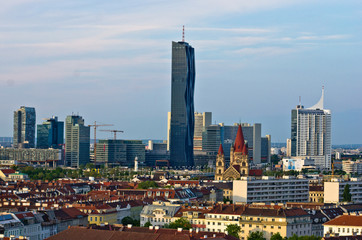 Naklejka premium Vienna skyline at sunset, contrast between modern and old