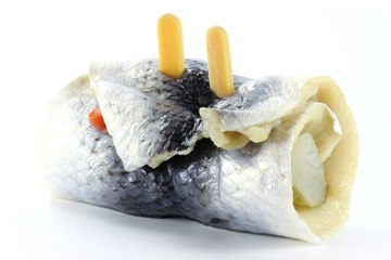 Rollmops isoliert auf weißem Hintergrund