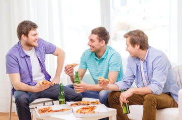 smiling friends with beer and pizza hanging out
