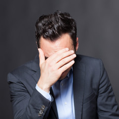 Depressiver Geschaeftsmann