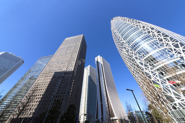 新宿超高層ビル街を見上げる。（新名所コクーンタワー前から）