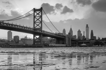 Fototapeta na wymiar Panorama of Philadelphia skyline, Ben Franklin Bridge and Penn's