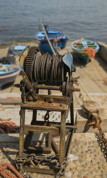 Argano, traino per barche in acciaio al porto