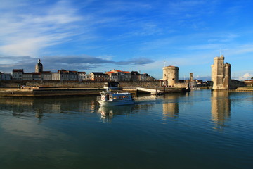 Fototapeta na wymiar Entrée du vieux port de la Rochelle