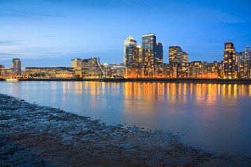 Fototapeta na wymiar View of the Canary Wharf from Canada Water.