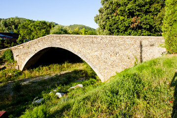 Fototapeta na wymiar bridge near Oraison, Provence, France