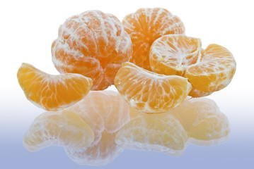 Tangerines with reflection,isolated on blue white background.