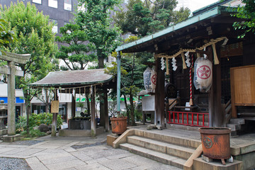 東京の太田姫稲荷神社の境内