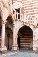 Obraz premium Treppenaufgang am Palazzo della Ragione in Verona