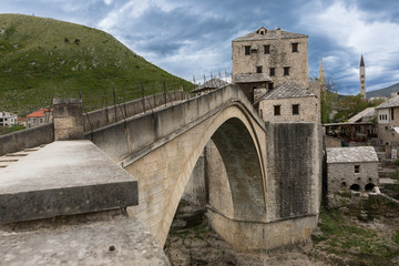 Stari Most Brücke in Mostar über Fluss Neretva in Bosnien