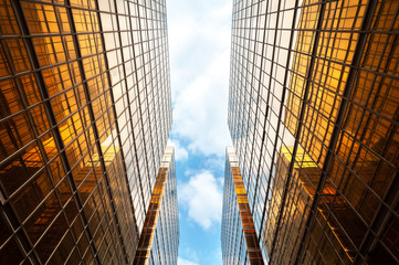 Obraz premium Upwards perspective of contemporary skyscrapers, Hong Kong