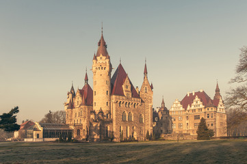 Wschód słońca Zamek Moszna © twotnig