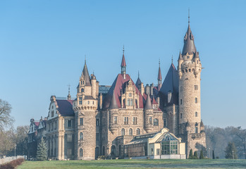 Fototapeta na wymiar Zamek Moszna, zamek w Mosznej