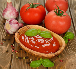 Tomato sauce with basil