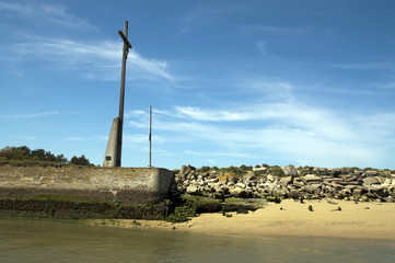 France, Courseulles sur mer - La croix