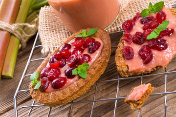 rhubarb tartelette with cranberry