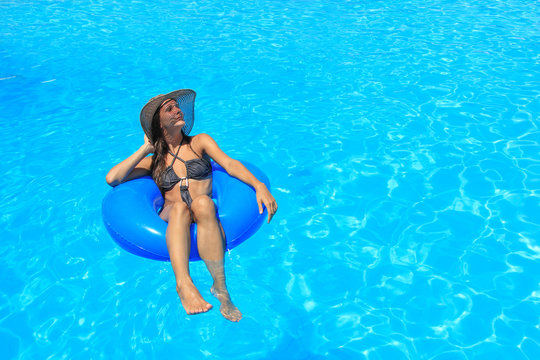 Young woman relaxing at the swimming pool