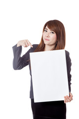 Naklejka premium Asian businesswoman point to a vertical blank sign