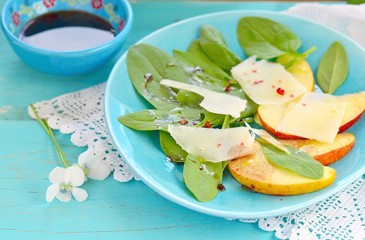 spinach ,apples and cheese salad