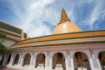 gold buddha temple in Thailand