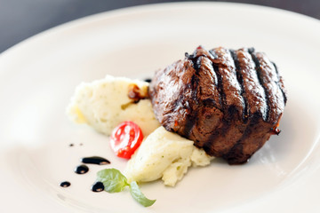 steak with mashed potatoes