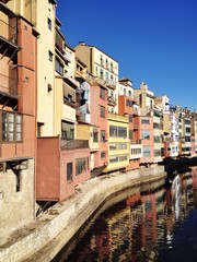 Fototapeta na wymiar Girona river colors