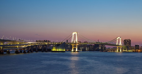 Obraz premium view of tokyo bay and rainbow bridge at twilight