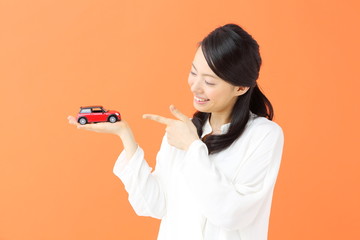 ミニカー・若い女性