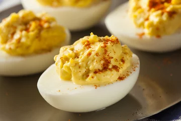 Outdoor-Kissen Healthy Deviled Eggs as an Appetizer © Brent Hofacker