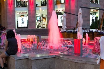 Photo sur Plexiglas Fontaine Close up of pink color small water fountain