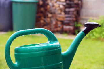 Gießkanne im Regen