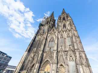 Schöne Kölner gotische Domfassade © william87