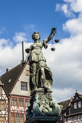 Fototapeta na wymiar Justitia, pomnik we Frankfurcie w Niemczech