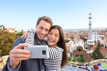 Travel couple happy selfie, Park Guell, Barcelona - obrazy, fototapety, plakaty