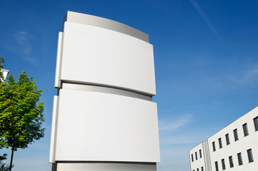 Firmenschild Stele außen umbeschriftet – Company Signboard