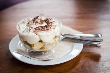 banoffee on wood table