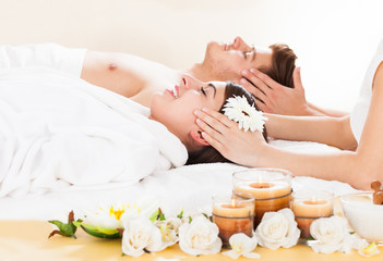 Obraz na płótnie Canvas Couple Receiving Head Massage