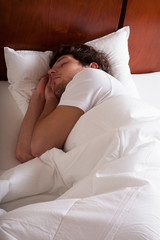 Obraz na płótnie Canvas Man sleeping in bed