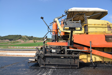 maquina para el asfaltado de las carreteras