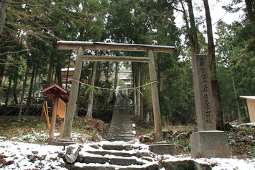 Fototapeta na wymiar 冬の石見銀山の佐毘売山神社