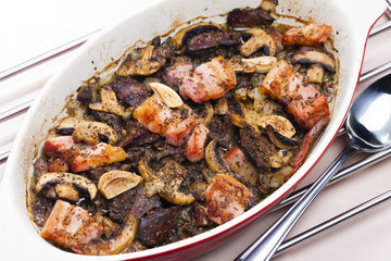 baked chicken livres with bacon and mushrooms on garlic