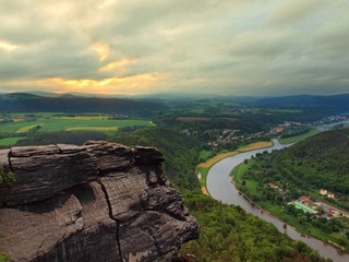 Obraz premium Early fresh spring morning above big river after rainy night