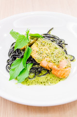 Salmon pasta spagetti