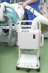 Warming device at the hospital and work with it