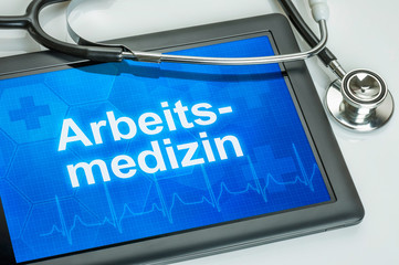 Tablet mit dem Text Arbeitsmedizin auf dem Display