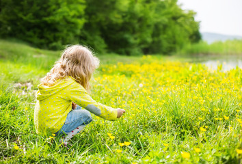 Fototapeta premium cute little girl vomits yellow flowers