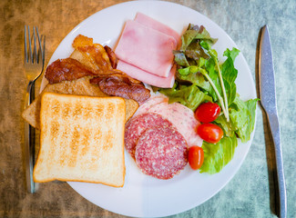 Contrast of good and bad breakfast