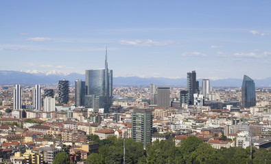 Fototapeta na wymiar Panoramiczny widok na miasto w Mediolanie