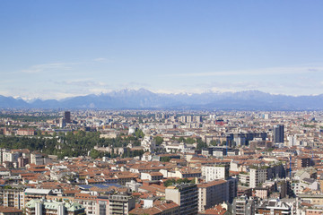 Fototapeta na wymiar Vista panoramica della città di Milano